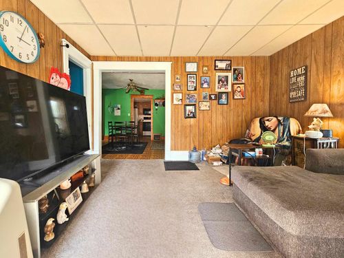 204 W Pine St, Elsie, MI, 48831-5121 | Card Image