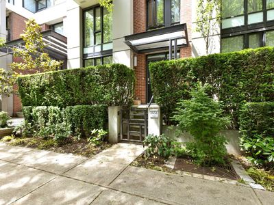 973 Mainland St, Townhouse with 3 bedrooms, 2 bathrooms and 1 parking in Vancouver BC | Image 1