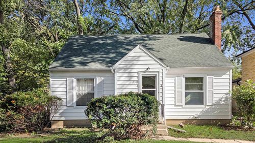 233 Derbyshire Rd, Waterloo, IA, 50701-4147 | Card Image