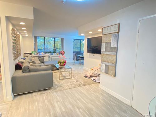 2d-10 Canterbury Rd, Great Neck, NY, 11021-2611 | Card Image