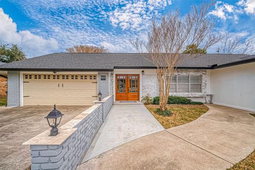 8002 Richmond Ave, Houston, TX, 77063-6158 | Card Image