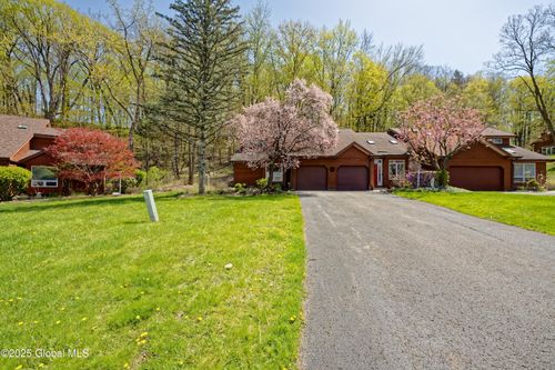 9 Lillian Ln, Troy, NY, 12180-4735 | Card Image
