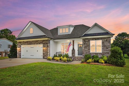 102 Royal Ave, Albemarle, NC, 28001-8065 | Card Image