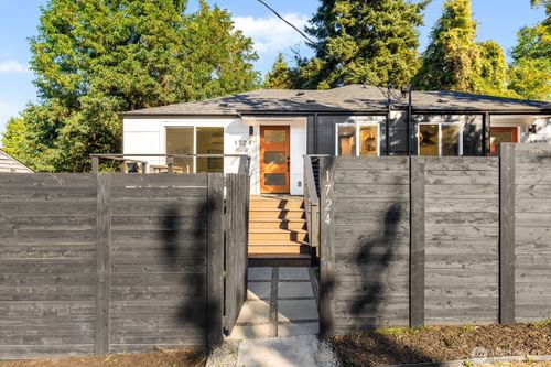 1724 Martin Luther King Jr Way, Seattle, WA, 98122-3134 | Card Image