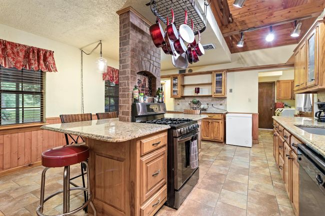134 Sherwood Trl, House other with 4 bedrooms, 4 bathrooms and null parking in Silsbee TX | Image 14