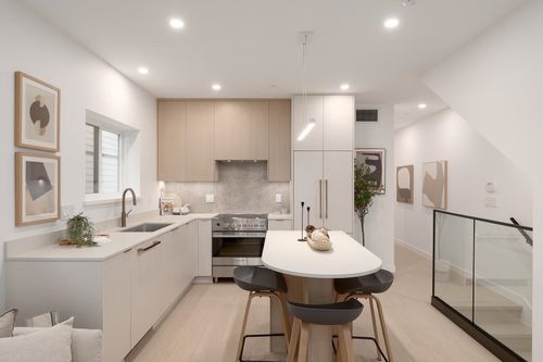 208-2339 E 34th Ave, Vancouver, BC, V5R2S6 | Card Image