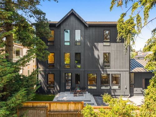 7358 33rd Ave Ne, Seattle, WA, 98115-5911 | Card Image