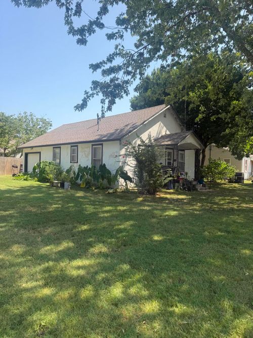 403 E Highland St, Aurora, MO, 65605-2264 | Card Image