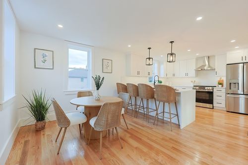 3 Arlington St, Amesbury, MA, 01913-1733 | Card Image