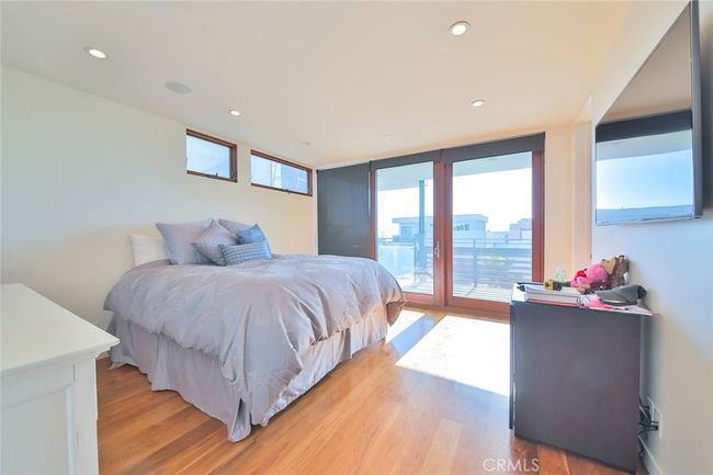104 Manhattan Ave, Townhouse with 4 bedrooms, 4 bathrooms and 4 parking in Manhattan Beach CA | Image 6