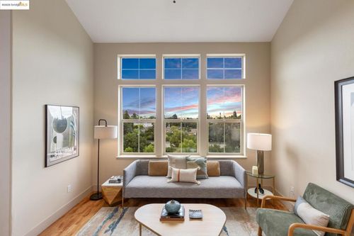 6042 Old Quarry Loop, Oakland, CA, 94605-3306 | Card Image