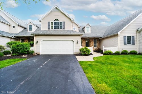 22 Fieldstone, Poland, OH, 44514 | Card Image