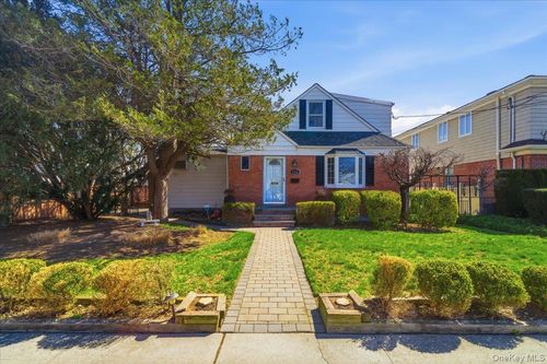 146 Caroline Ave, Garden City, NY, 11530-5510 | Card Image