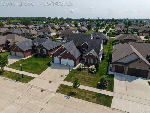 18424 Opal Dr, Macomb, MI, 48042-6255 | Card Image