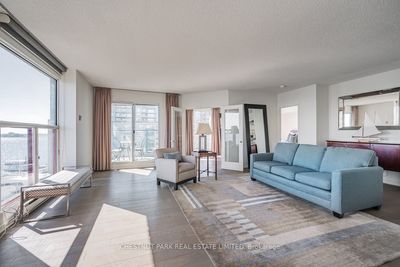 1008 - 99 Harbour Sq, Condo with 2 bedrooms, 2 bathrooms and 1 parking in Toronto ON | Image 3