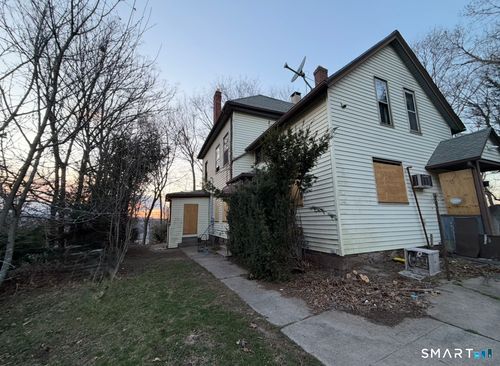 76 Chapman Ave, Waterbury, CT, 06710-1308 | Card Image