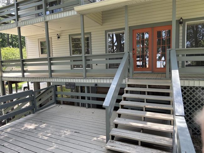 Welcoming entrance from the spacious lower deck. | Image 23