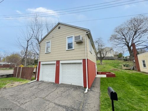 633 Warren St, Phillipsburg, NJ, 08865-3233 | Card Image