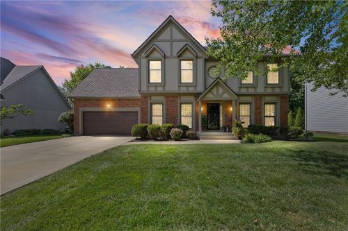 13016 Sherwood Dr, Leawood, KS, 66209-1898 | Card Image