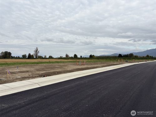 208 W 4th St, Everson, WA, 98247-8795 | Card Image