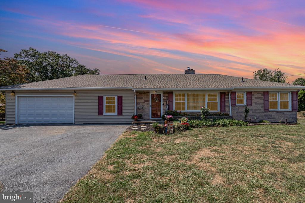 Thomas St, Hummelstown, PA 17036