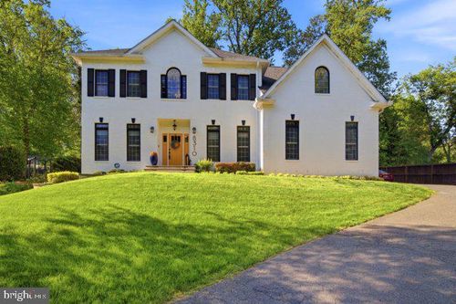 8310 Robey Ave, ANNANDALE, VA, 22003-1368 | Card Image