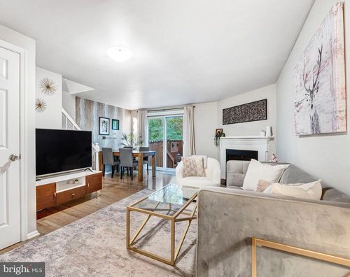 17 Palmer Ct, STERLING, VA, 20165-5716 | Card Image