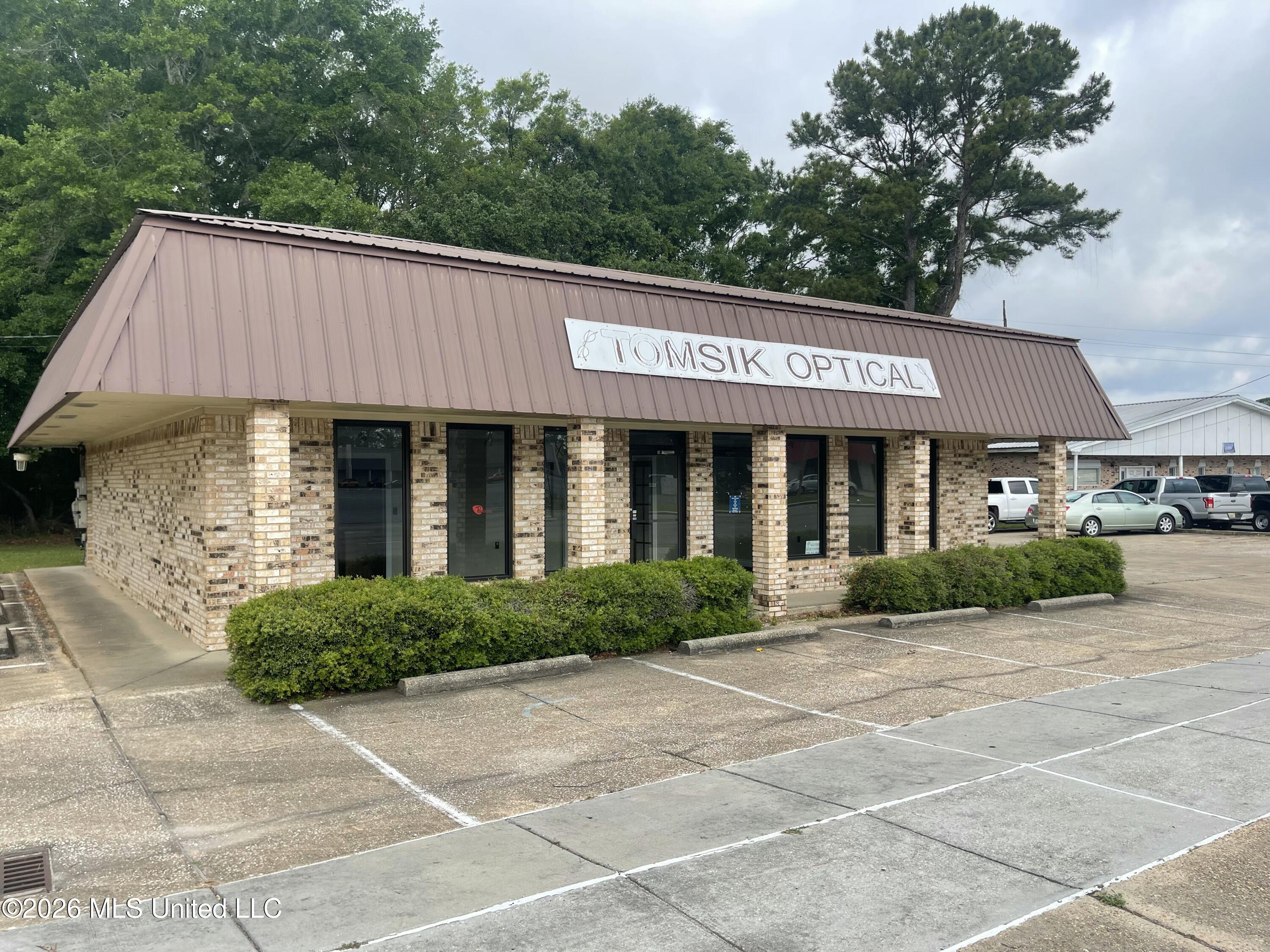 3433 Main St, Moss Point, MS 39563