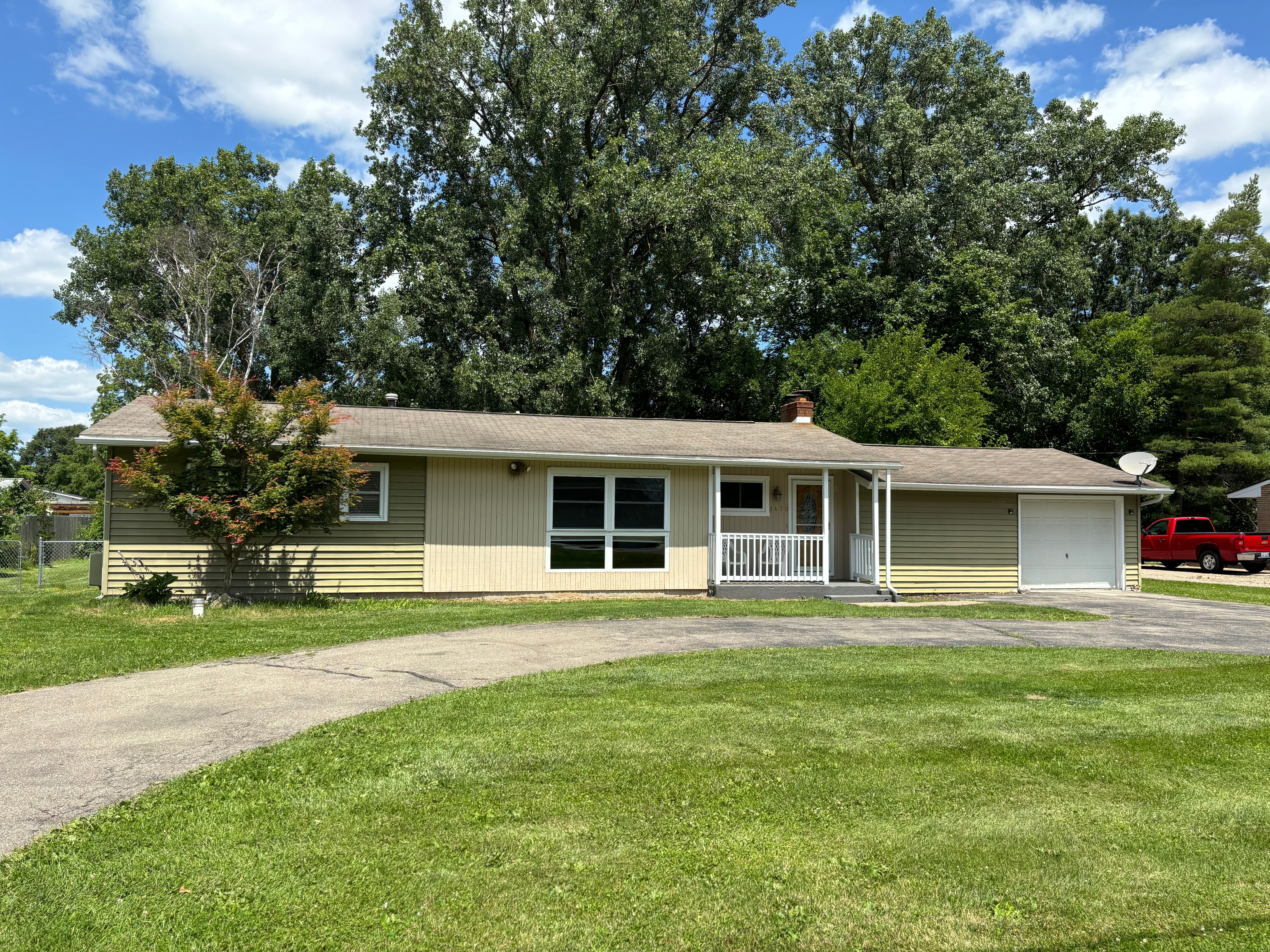 Long Lake Rd, Fenton, MI 48430