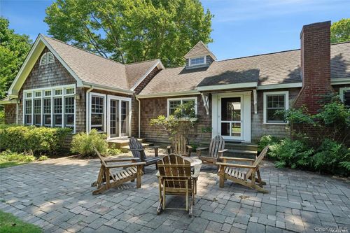 695 Main St, Westhampton Beach, NY, 11978-2114 | Card Image