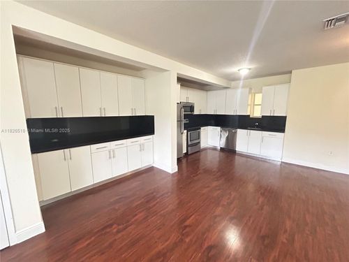 apt-1-2880 Pine Tree Dr, Miami Beach, FL, 33140-4343 | Card Image