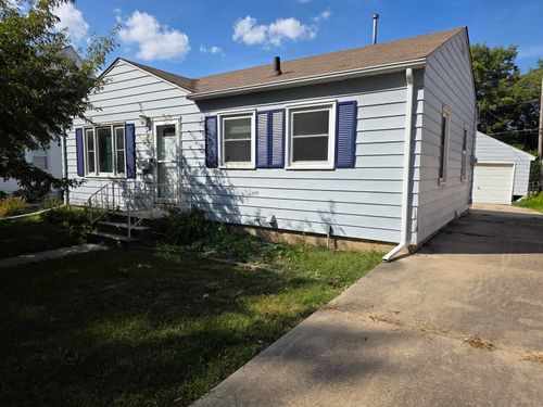 1147 Bourland Ave, Waterloo, IA, 50702-3338 | Card Image