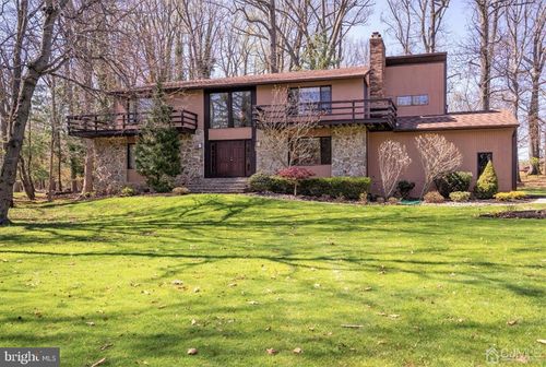 6 Pershing Ct, NORTH BRUNSWICK, NJ, 08902-3027 | Card Image