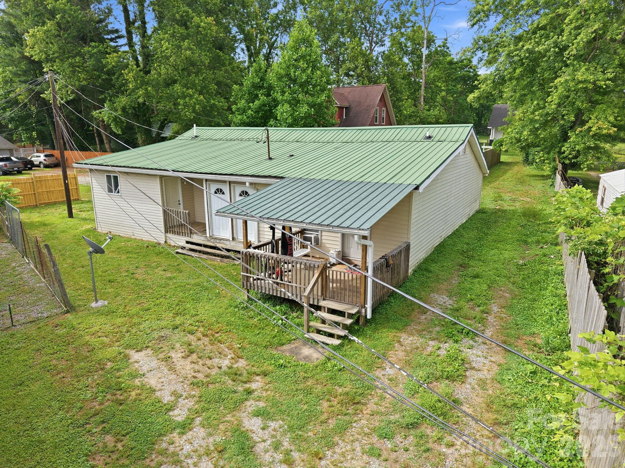 104 Jody St, East Flat Rock, NC 28726