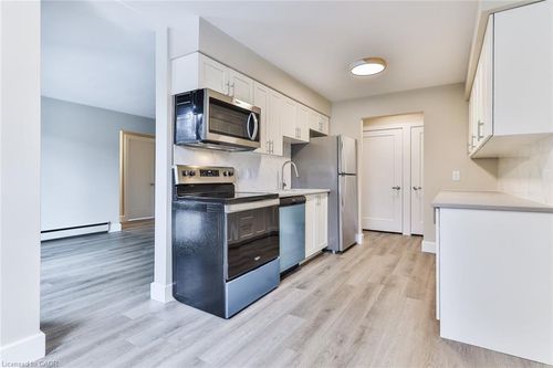 17-169 David St, Kitchener, ON, N2G1Y3 | Card Image