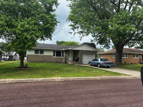 617 S Melvin St, Gibson City, IL, 60936-1825 | Card Image