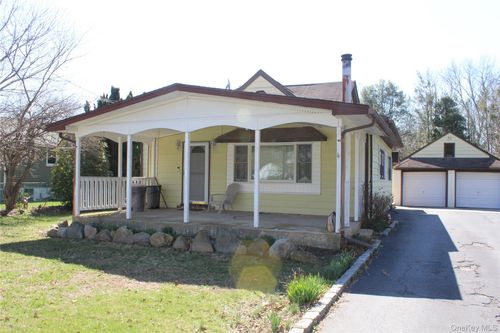 66 Colonial St, East Northport, NY, 11731-6102 | Card Image