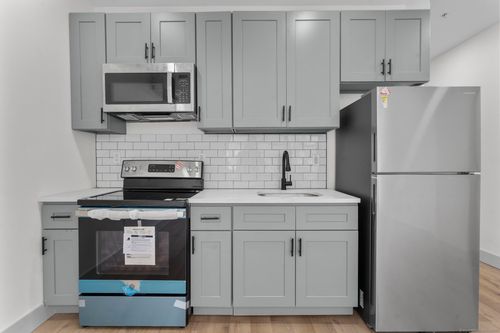 2b-111 Bank St, Waterbury, CT, 06702-2205 | Card Image