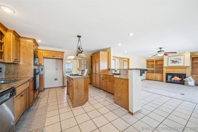 28002 Us 75 Hwy, House other with 4 bedrooms, 4 bathrooms and null parking in Ochelata OK | Image 13