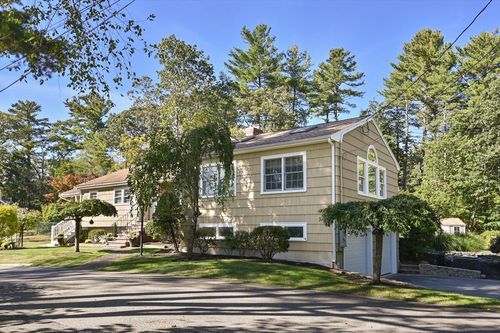 241 Haverhill St, North Reading, MA, 01864-1814 | Card Image