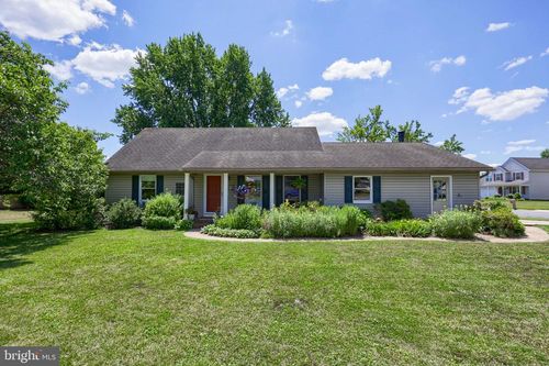 2202 Hershey Ave, EAST PETERSBURG, PA, 17520-1508 | Card Image