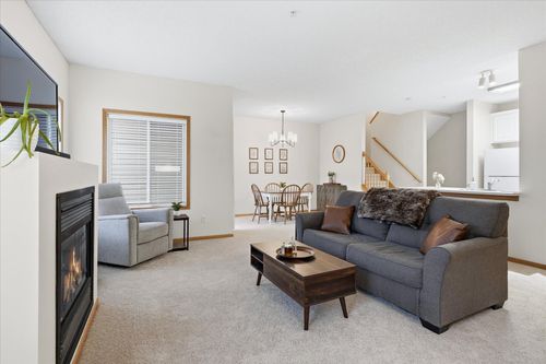 3884 Abercrombie Ln, Stillwater, MN, 55082-4285 | Card Image