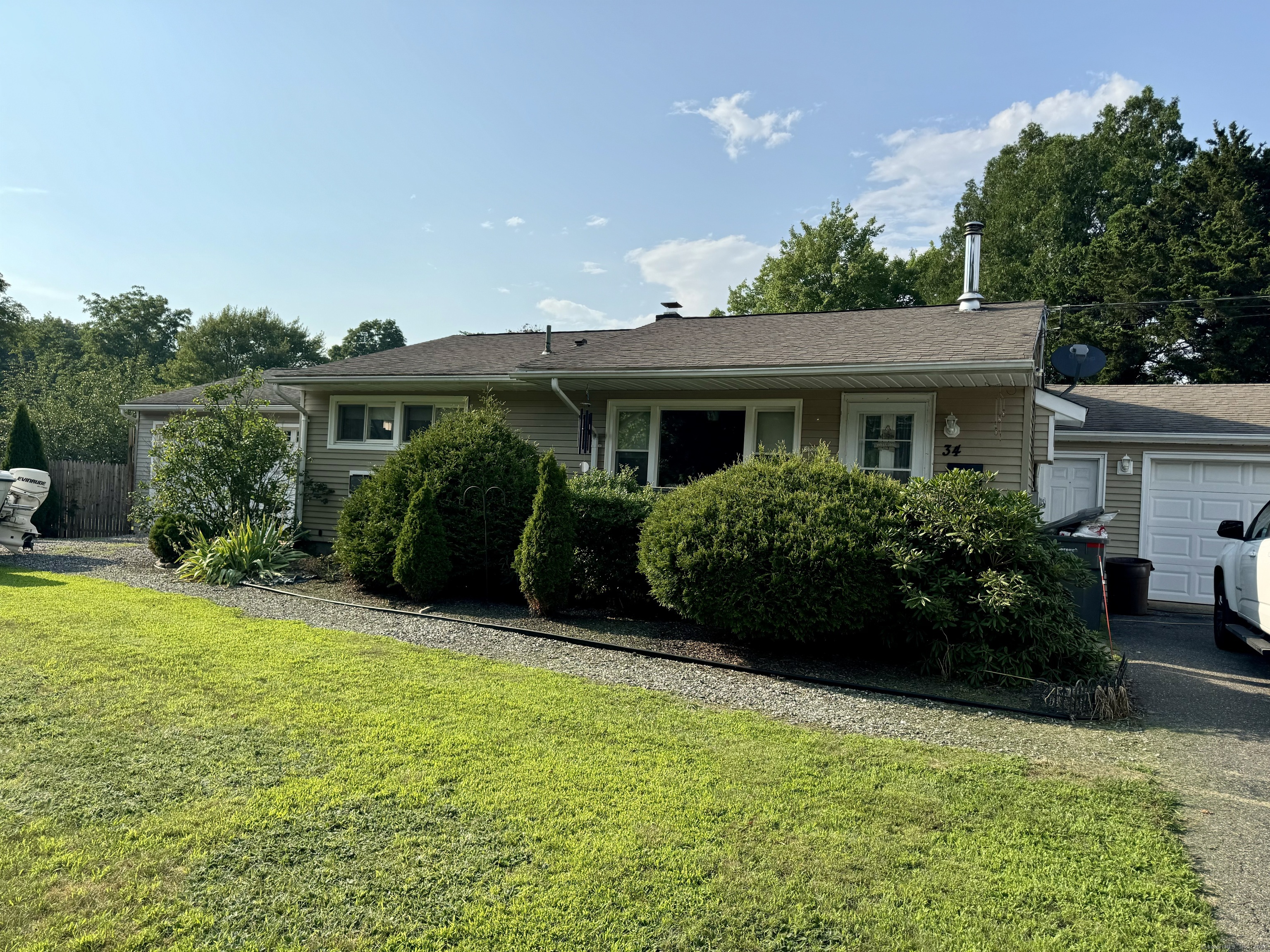 Beacon Manor Cir, Naugatuck, CT 06770