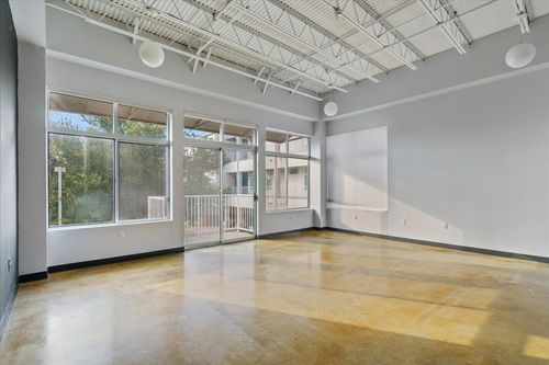 50-2401 E 6th St, Austin, TX, 78702-3955 | Card Image