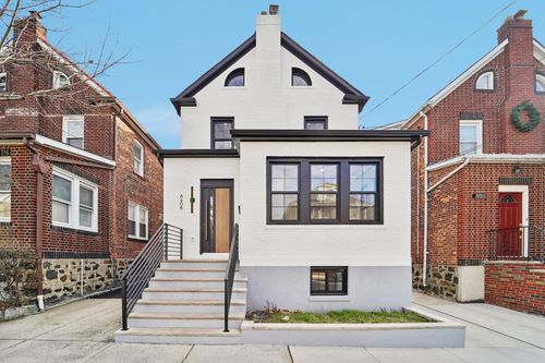 8608 2nd Ave, North Bergen, NJ, 07047-5147 | Card Image