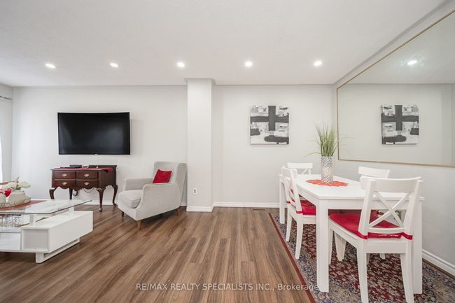 308 Fleetwood Cres, Condo with 4 bedrooms, 2 bathrooms and 2 parking in Brampton ON | Image 9