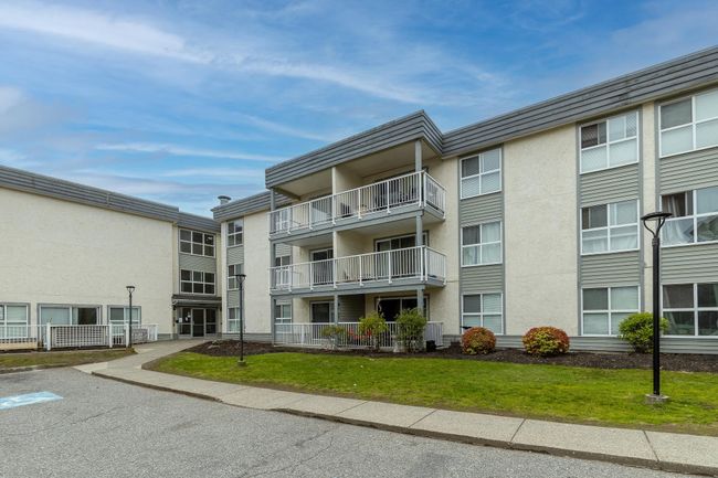 127 - 32850 George Ferguson Way, Condo with 2 bedrooms, 1 bathrooms and 1 parking in Abbotsford BC | Image 1