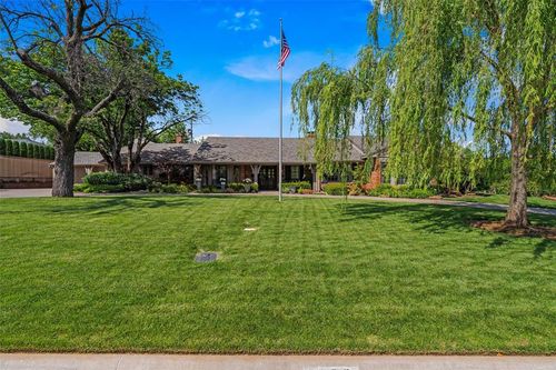 1603 Dorchester Dr, Nichols Hills, OK, 73120-1204 | Card Image