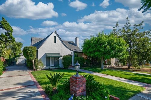 1042 E Tujunga Ave, Burbank, CA, 91501-1438 | Card Image