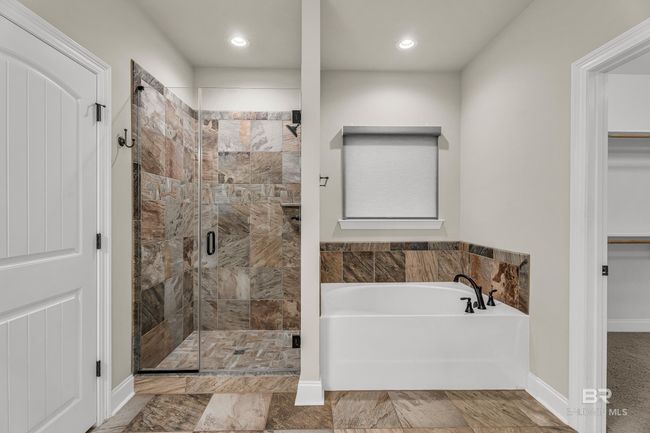 Separate Tub and Shower | Image 19
